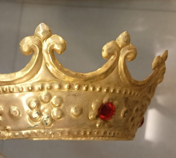 Golden crown of Christ the King. - Image 3