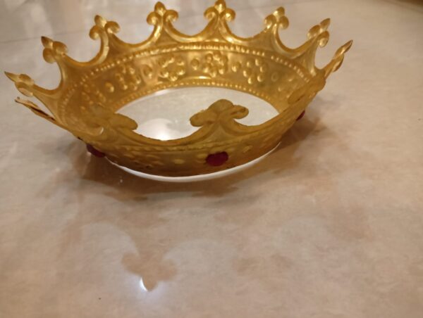 Golden crown of Christ the King. - Image 2